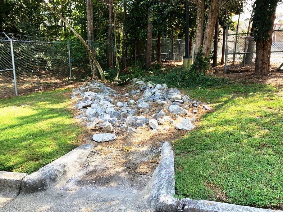 commercial landscape maintenance weeds control subcontractor services from VegClear